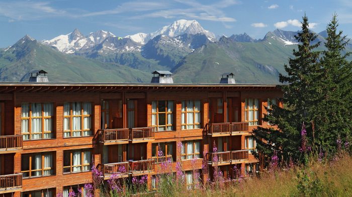 Appartement en bois vue sur la montagne